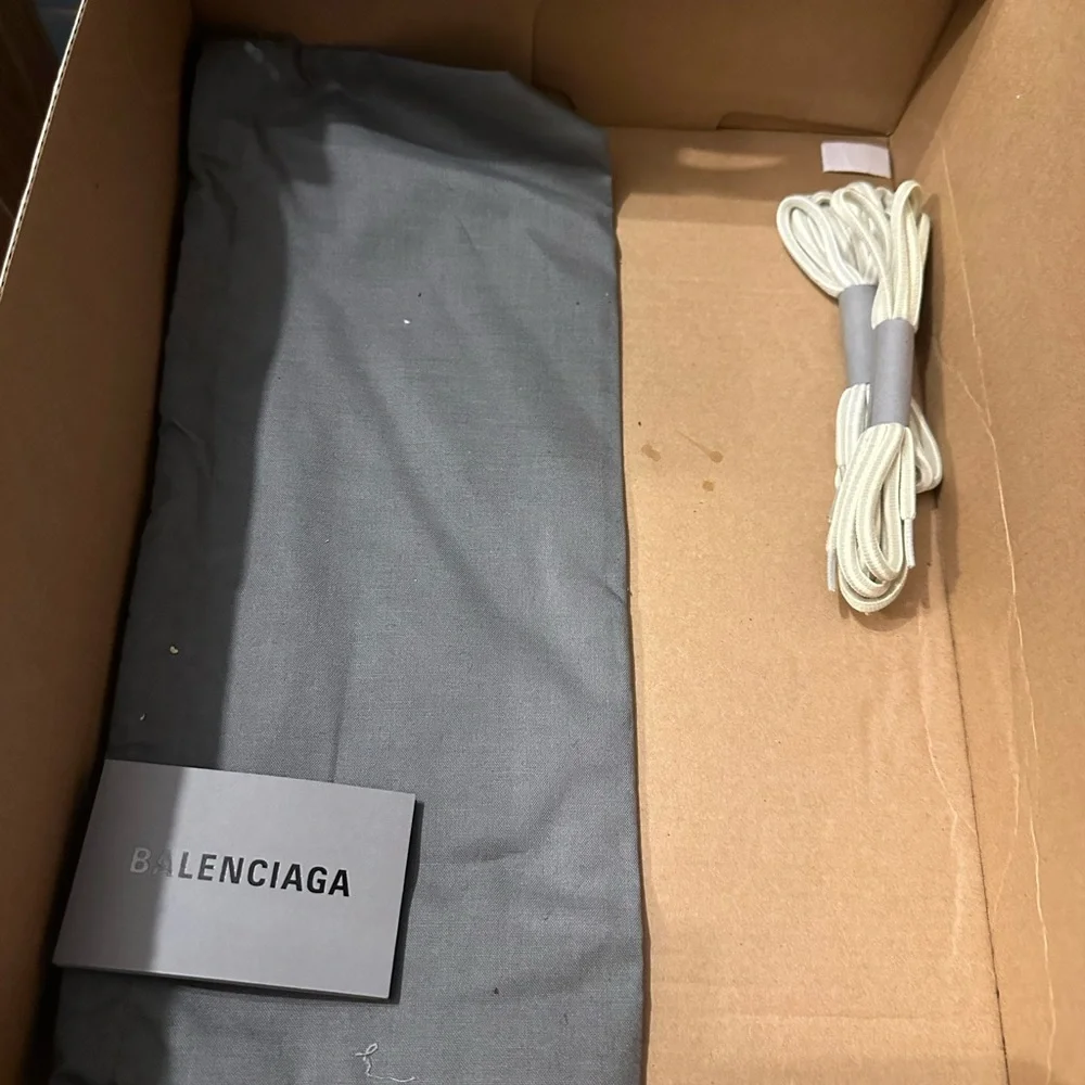 White Balenciaga. Size 11 - Picture 5 of 6